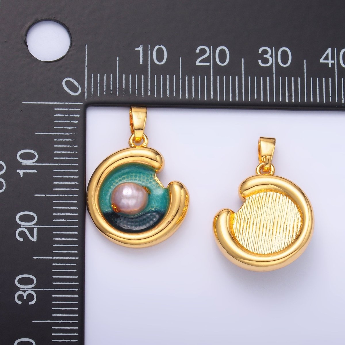 24K Gold Filled Sea Freshwater Pearl Curved Molten Pendant | AA1461 - DLUXCA