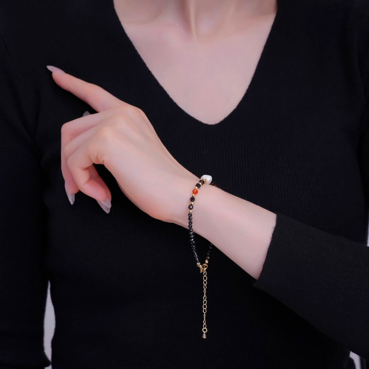 24K Gold Filled Shell Black Multifaceted Crystal Gemstone 7.5 Bracelet | WA - 2888 - DLUXCA