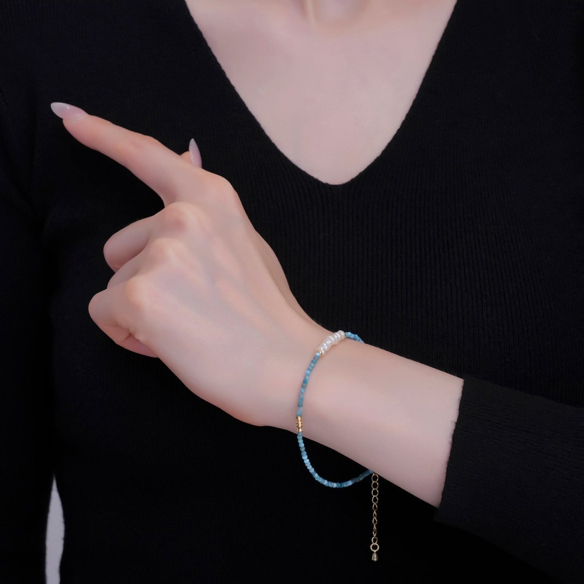 24K Gold Filled Shell Pearl Blue Aquamarine Gemstone 8 Inch Bracelet | WA - 2880 - DLUXCA