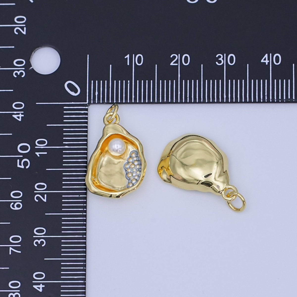 24K Gold Filled Shell Pearl Clam Sea Shell Charm | AF451 - DLUXCA