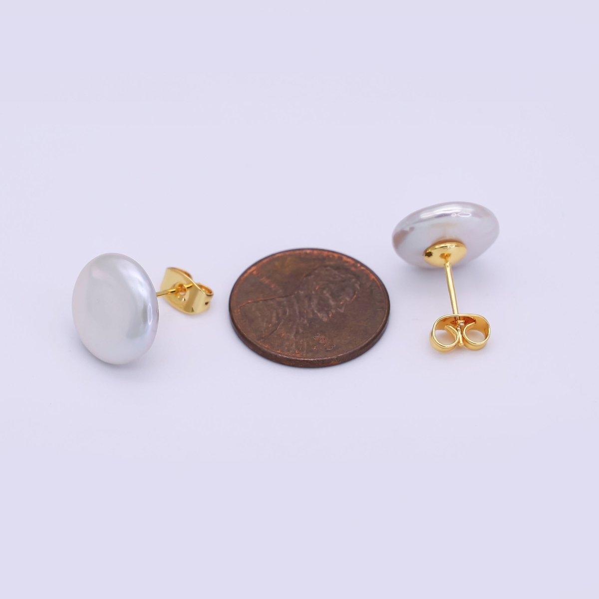 24K Gold Filled Shell Pearl Round Stud Earrings | T185 - DLUXCA