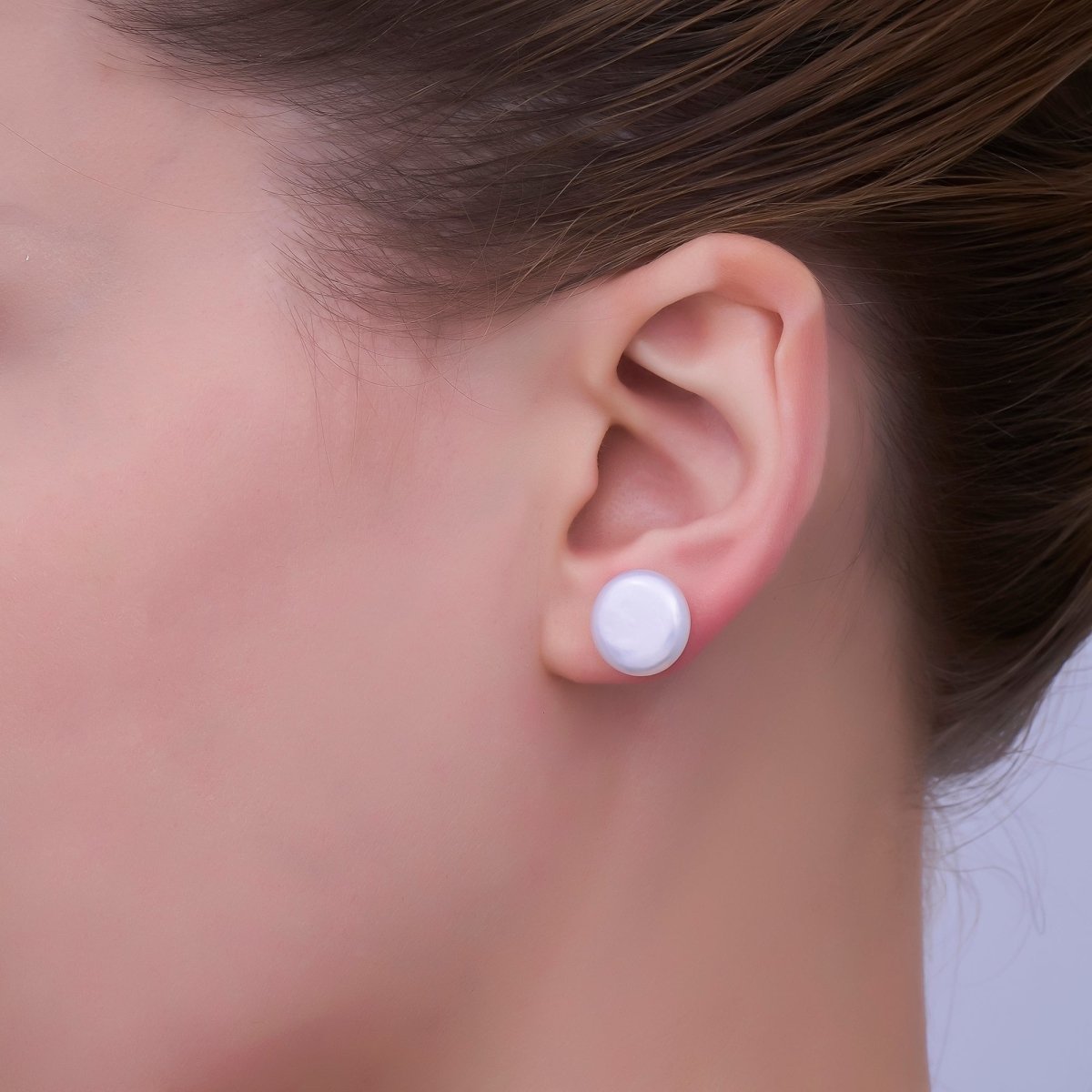 24K Gold Filled Shell Pearl Round Stud Earrings | T185 - DLUXCA