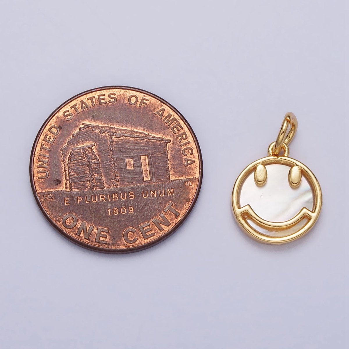 24K Gold Filled Smiley Face Shell Pearl Round Charm | AC250 - DLUXCA