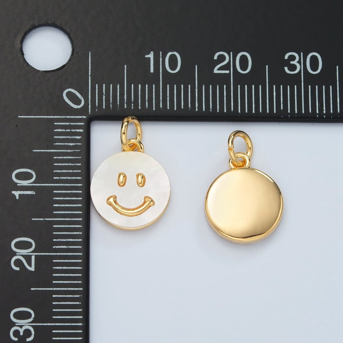 24K Gold Filled Smiley Face Shell Pearl Round Charm | D692 - DLUXCA