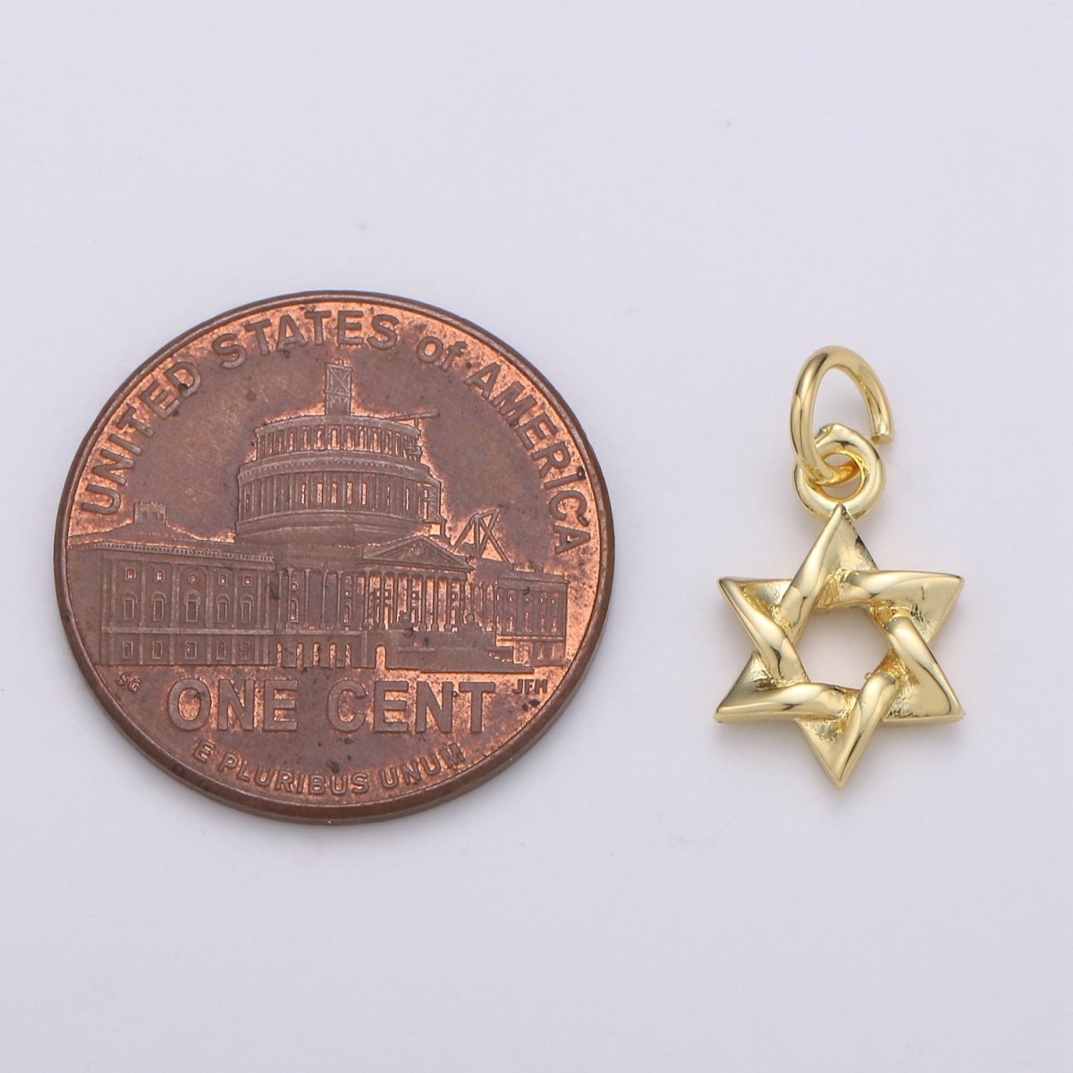 24K Gold Filled Star Charm D-922 - DLUXCA