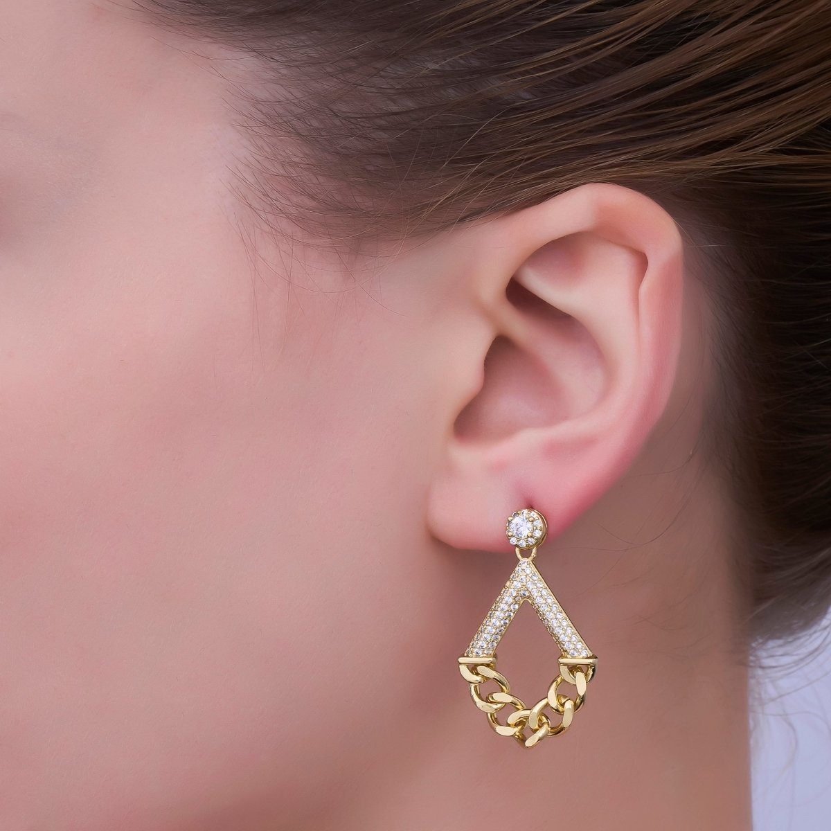 24K Gold Filled Teardrop Micro Paved V - Shaped Curb Chain Drop Stud Earrings | V485 - DLUXCA