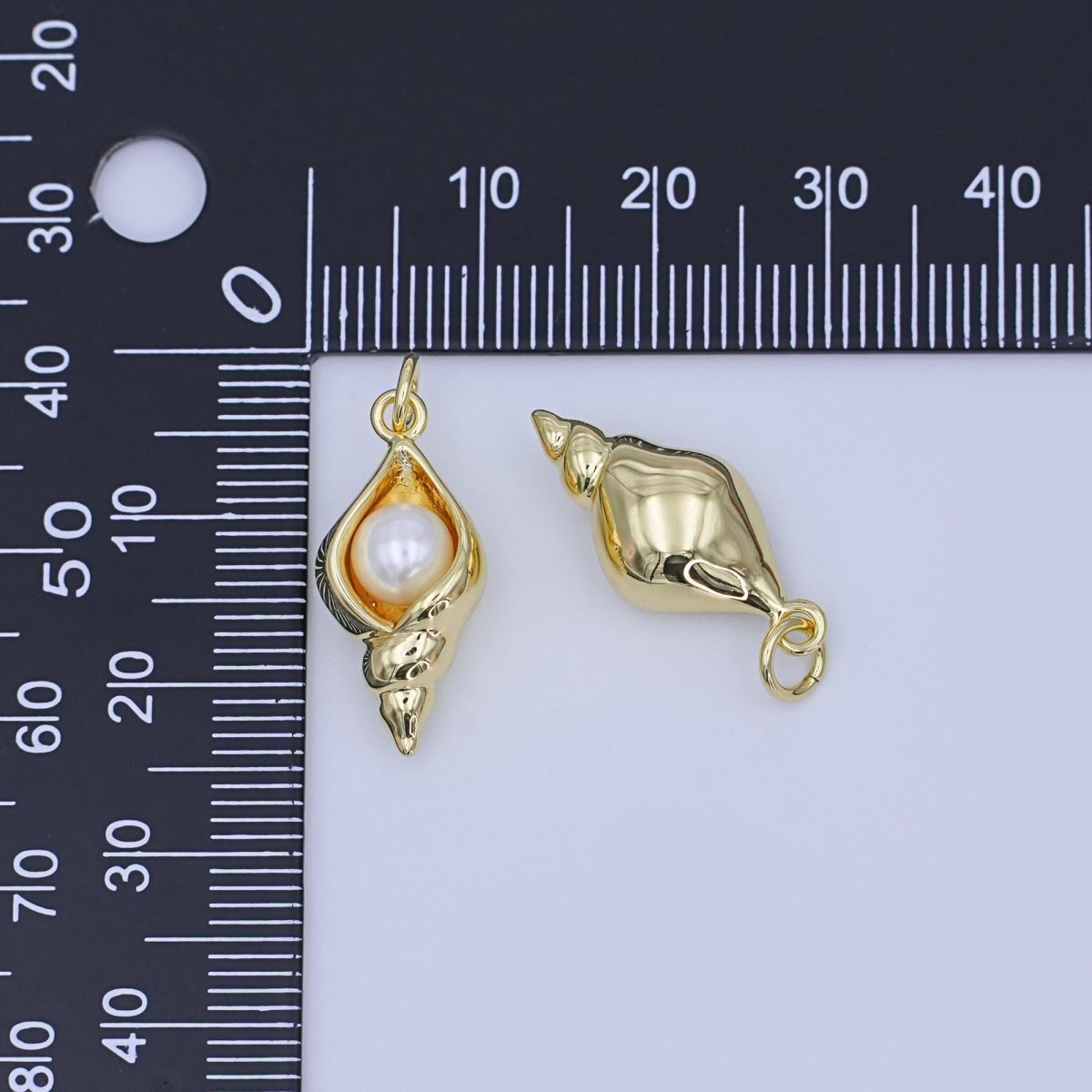 24K Gold Filled White Shell Pearl Conch Clam Sea Shell Charm | AF450 - DLUXCA