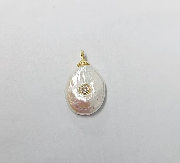 [Material] 25mm Round CZ Natural Freshwater Pearl Charm | AF629