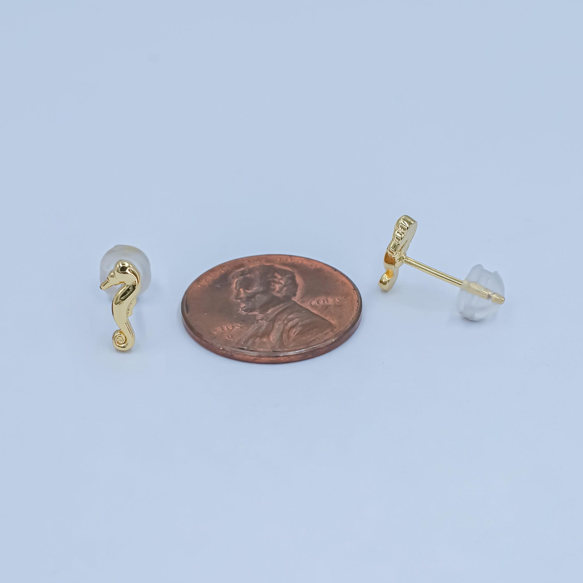 Dainty SeaHorse Stud Earring, Gold Sea Horse Earring, Dainty Fish Earrings Animal Studs Minimalist Stud Earrings Under The Sea ocean Inspire Q-294