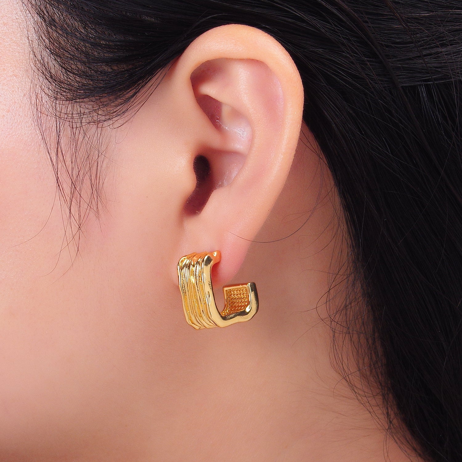 24K Gold Filled 20mm Molten Lined Square J-Shaped Hoop Earrings in Gold & Silver | P378 P385