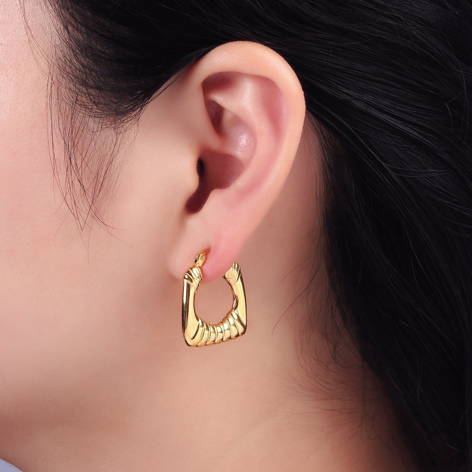 14K Gold Filled 25mm Quilted Puffed Square Minimalist Latch Hoop Earrings | AE412