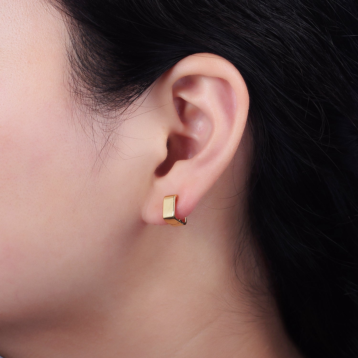 14K Gold Filled 10mm Wide Square Minimalist Cartilage Huggie Earrings | AE982 - DLUXCA