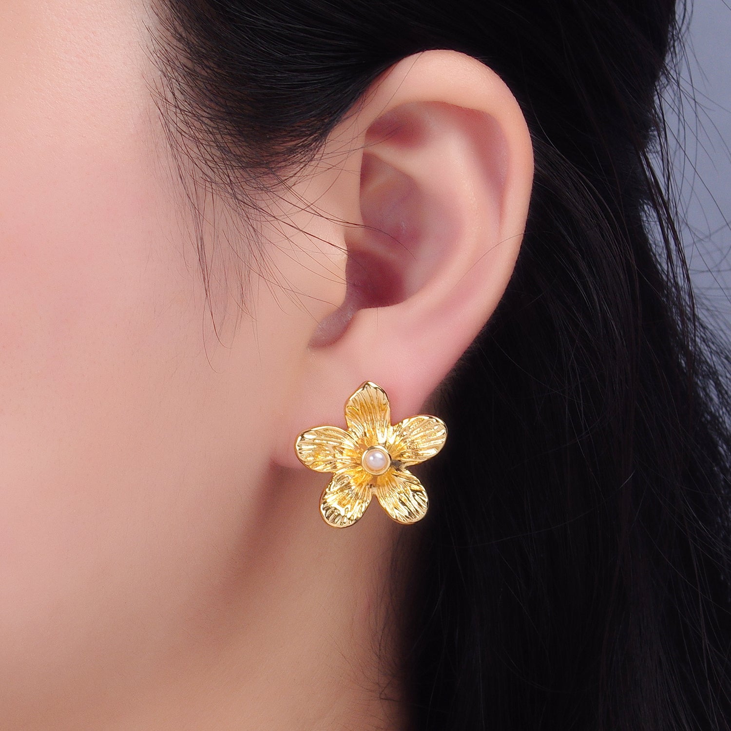 24K Gold Filled Shell Pearl Textured Flower Stud Earrings in Gold & Silver | P353 P354
