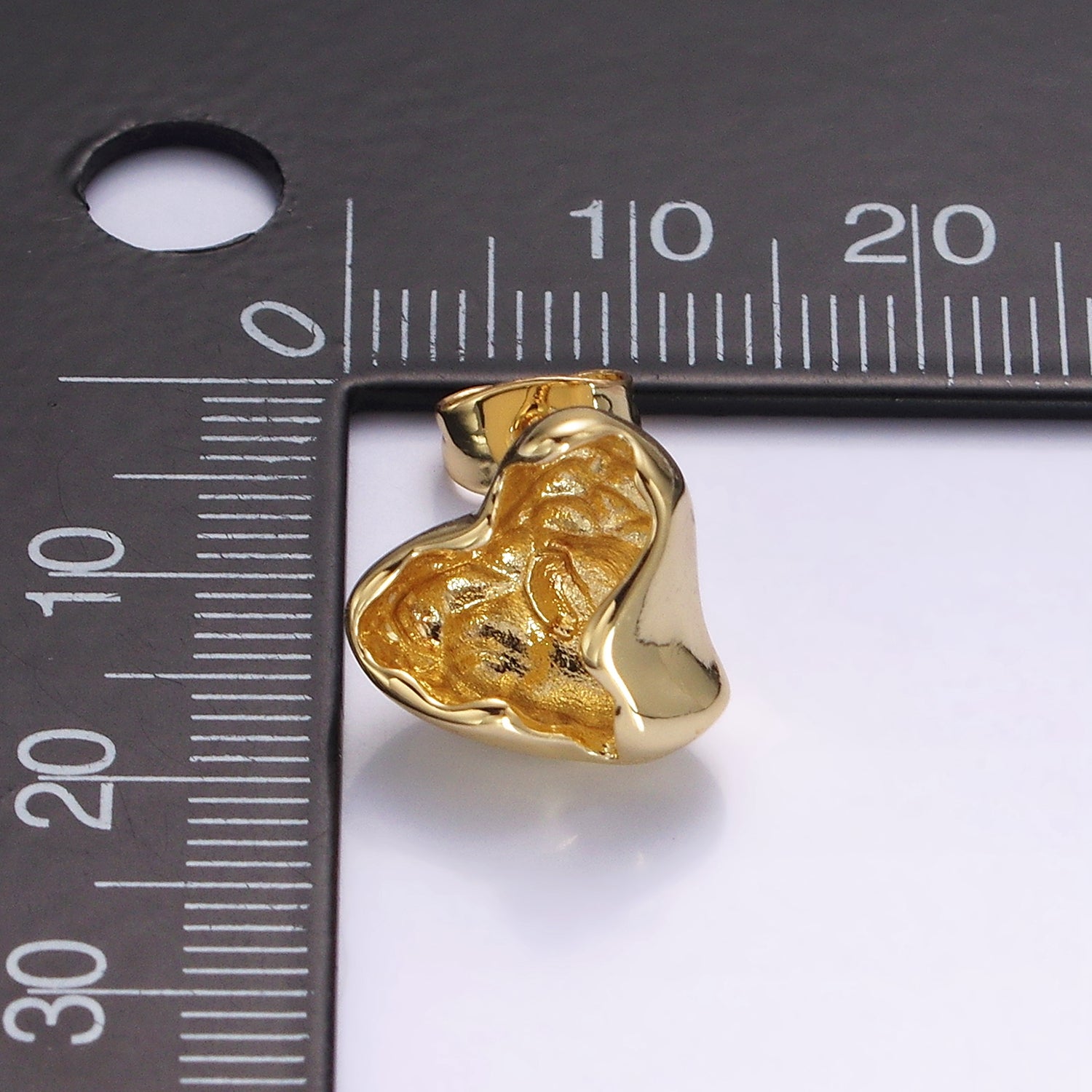 14K Gold Filled Molten Hammered Heart Stud Earrings | V287