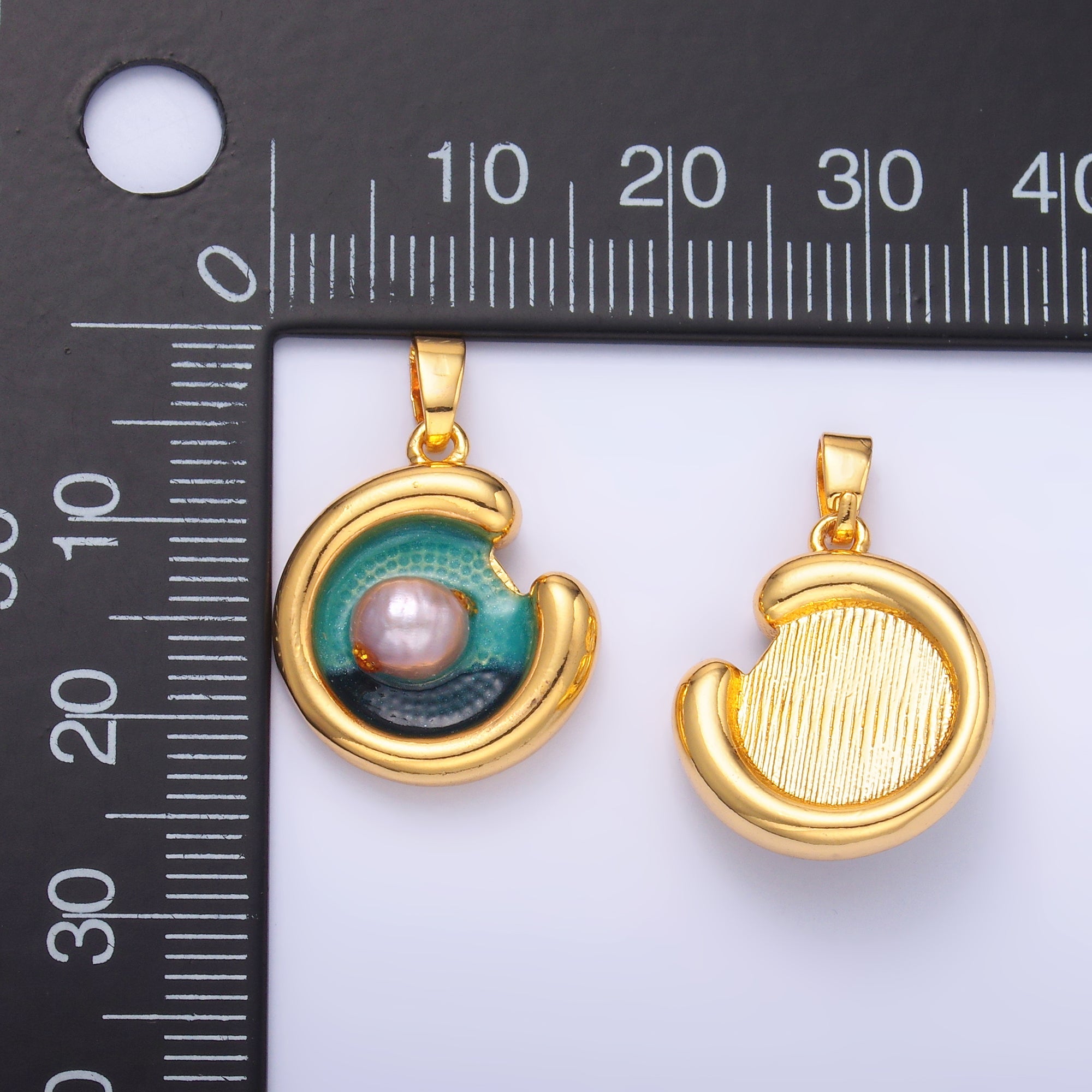 24K Gold Filled Sea Freshwater Pearl Curved Molten Pendant | AA1461