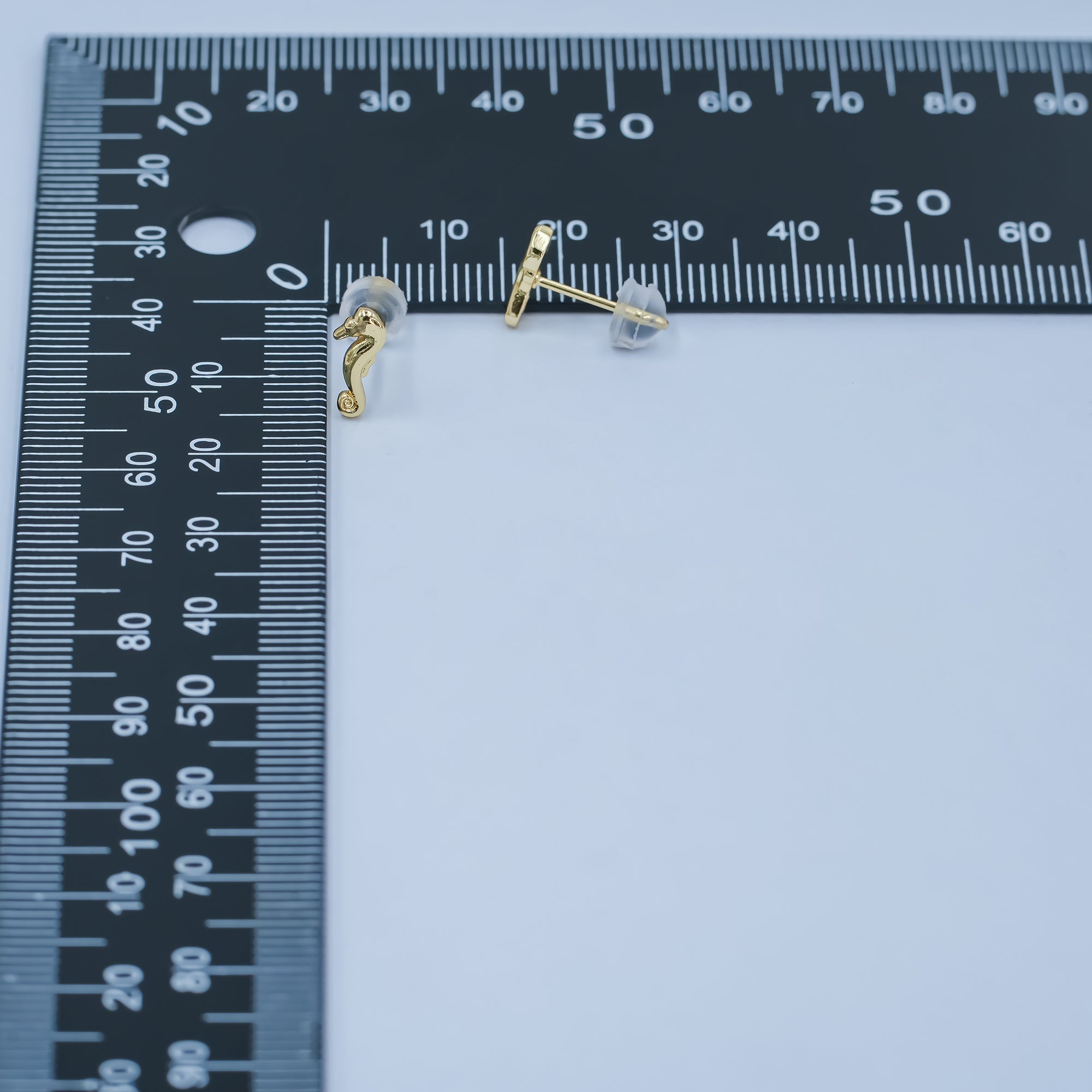 Dainty SeaHorse Stud Earring, Gold Sea Horse Earring, Dainty Fish Earrings Animal Studs Minimalist Stud Earrings Under The Sea ocean Inspire Q-294