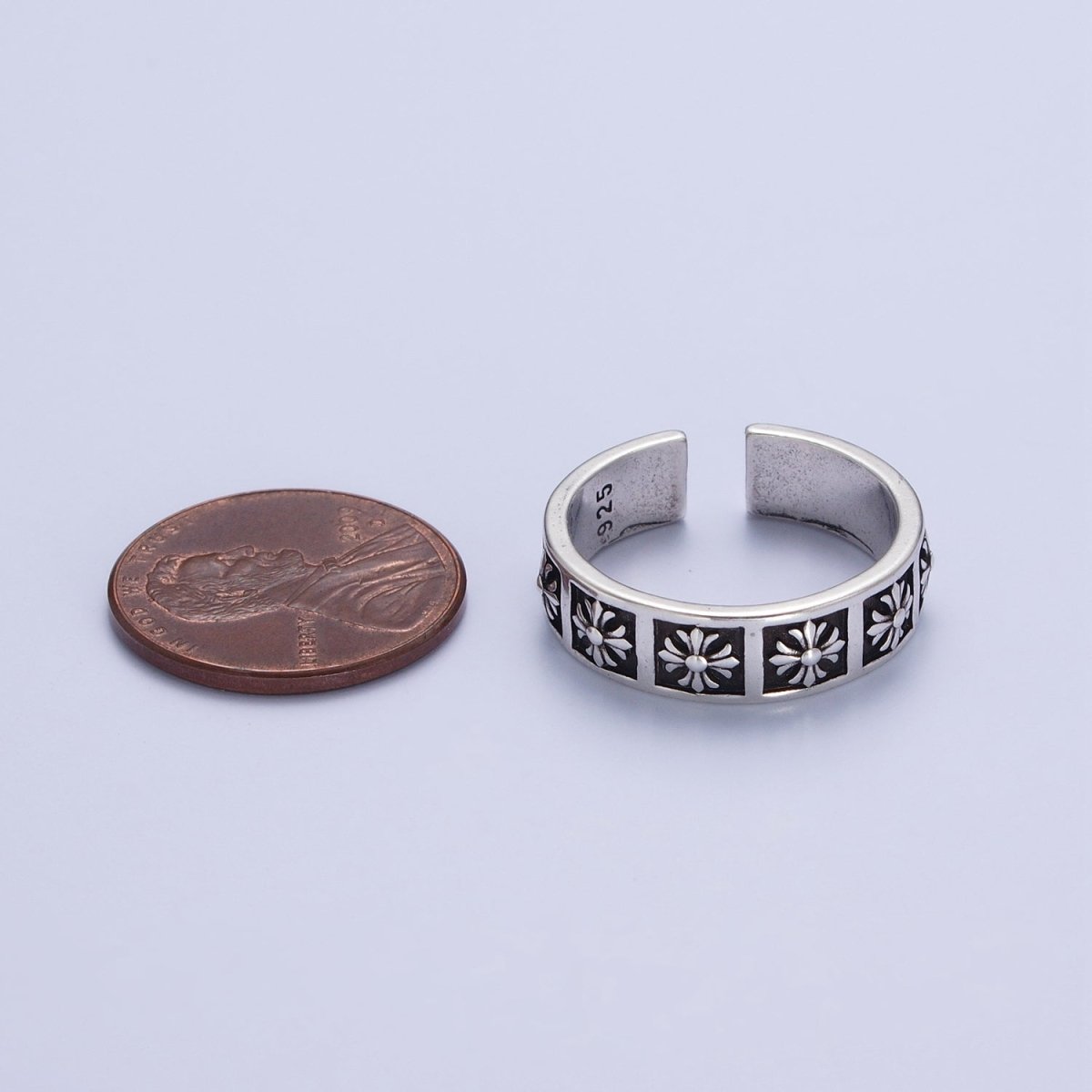 Antique Silver Nature Flower on Black Box Adjustable Silver Band Ring | S-159