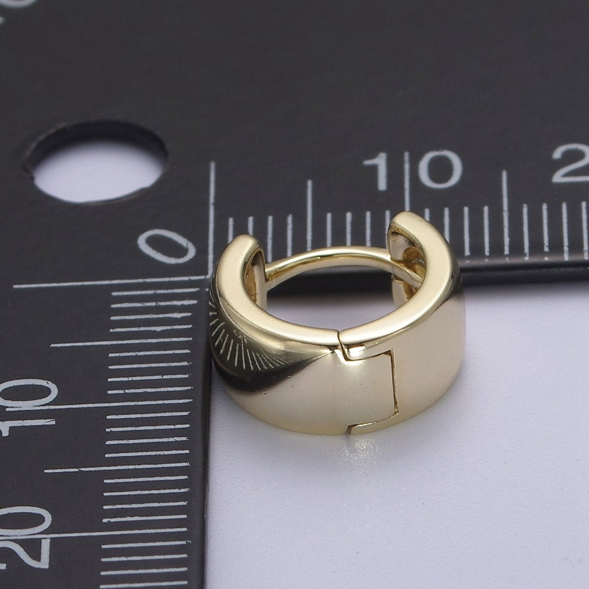 Chunky cartilage earrings in 14k Gold Filled Thick conch piercing • Wide single gold upper lobe cartilage piercing V-156 - DLUXCA