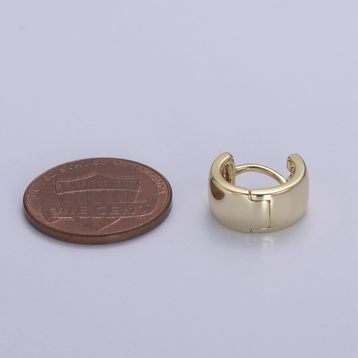 Chunky cartilage earrings in 14k Gold Filled Thick conch piercing • Wide single gold upper lobe cartilage piercing V-156 - DLUXCA