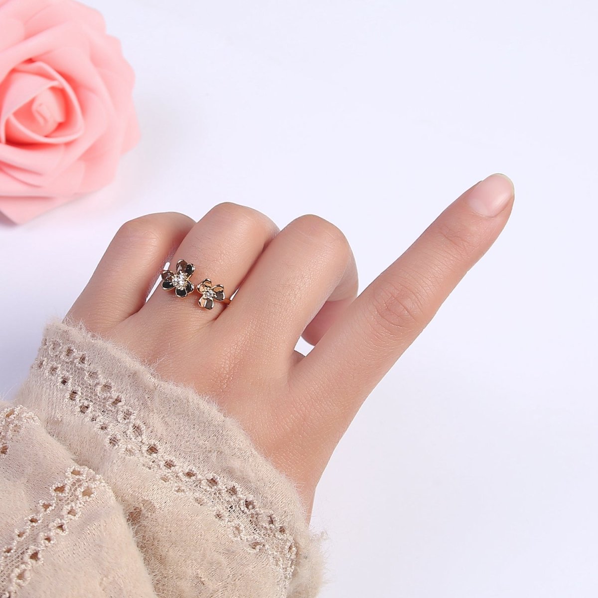 Dainty Daisy Ring in Gold / Silver Open Adjustable Flower Ring U-493 U-494