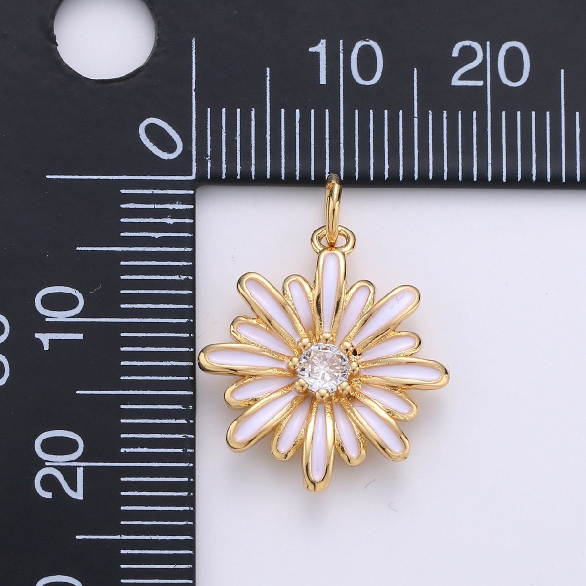 Dainty White daisy charm in Gold / Silver Plated for Jewelry Making Supply D-270 D-271