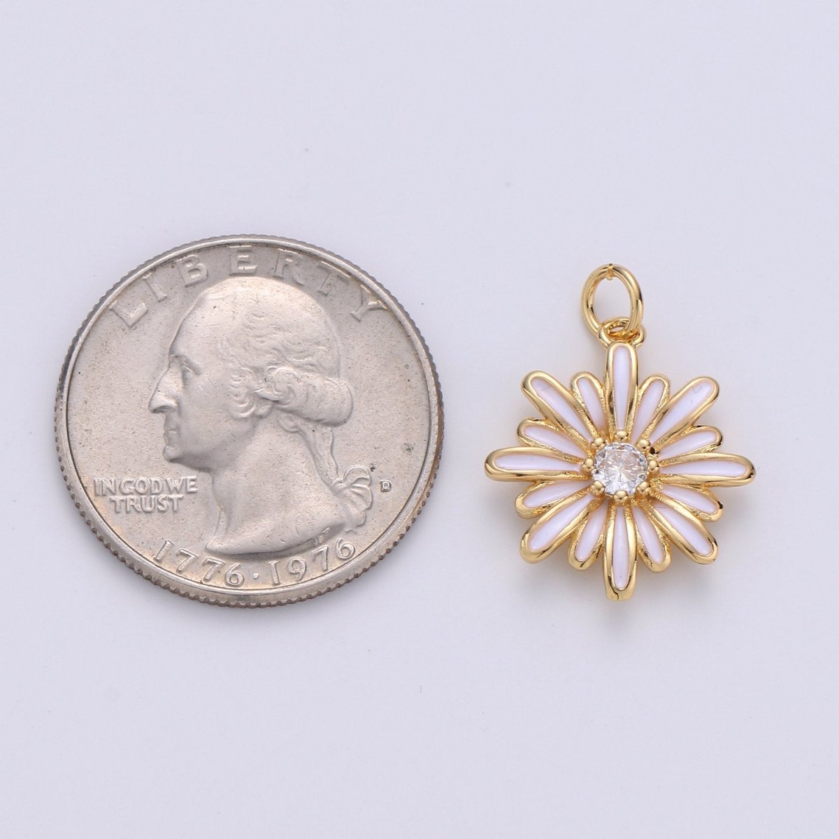 Dainty White daisy charm in Gold / Silver Plated for Jewelry Making Supply D-270 D-271