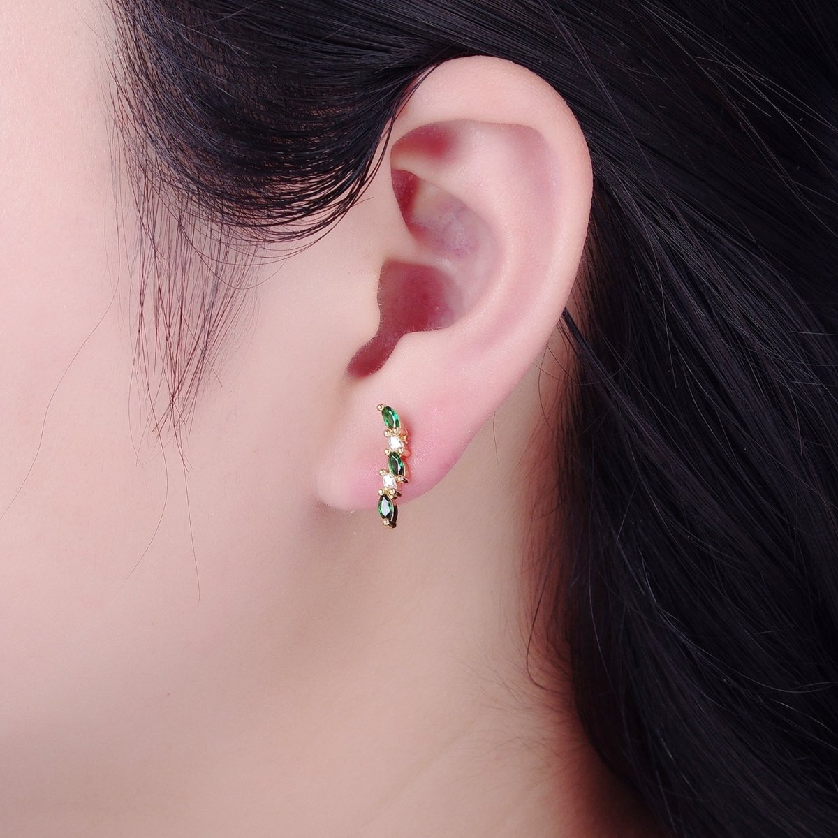 Emerald Green Cz Stud Earring T-524 - DLUXCA