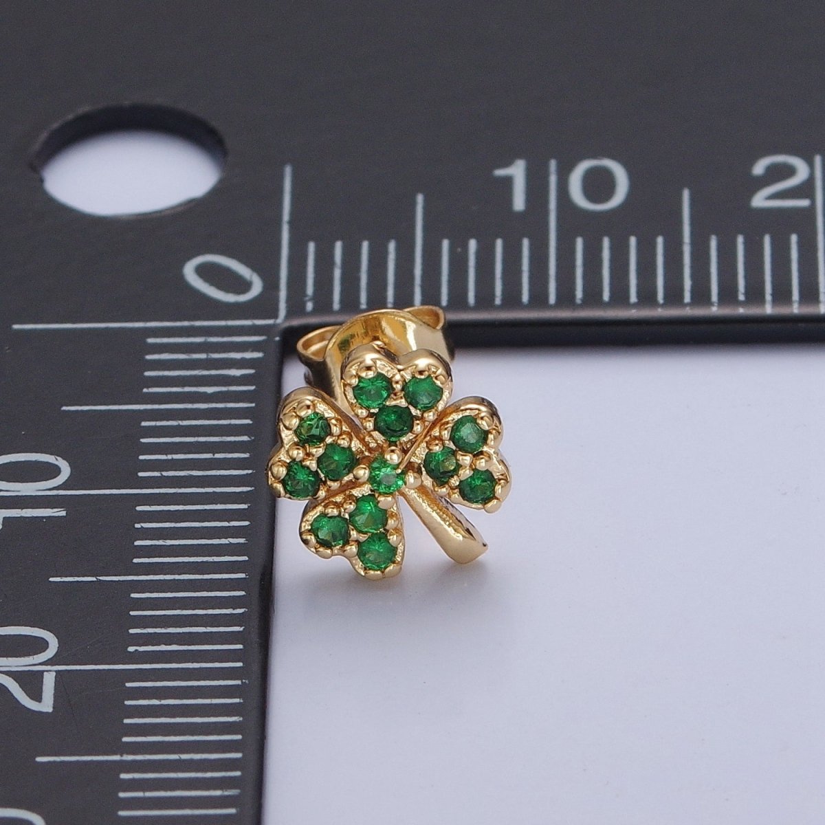 Green Four Leaf Clover Earrings, Clover Leaf stud earrings, Lucky earrings, St Patrick's Day Earring T-422 - DLUXCA