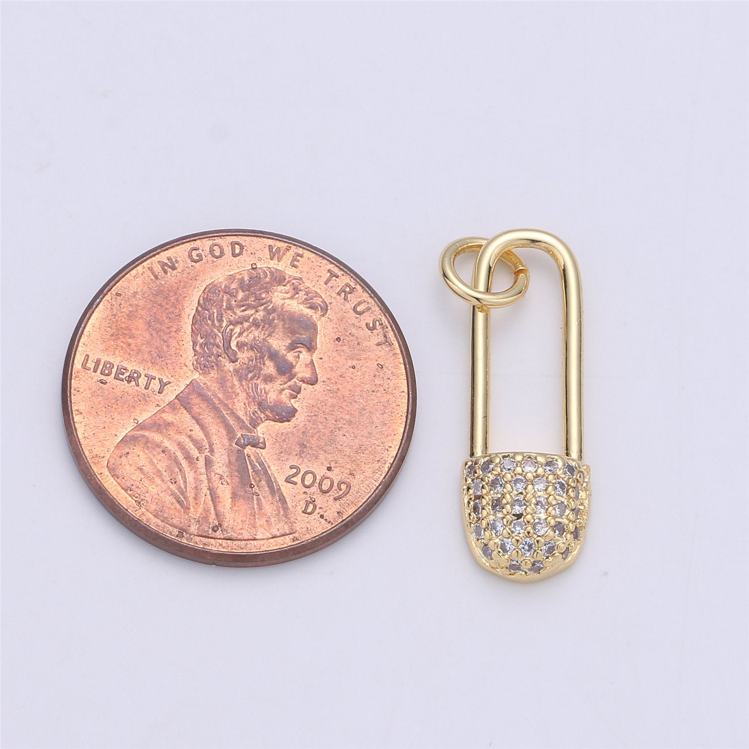 Dainty Safety Pin Charm Gold Micro Pave Charm in Cubic Zirconia Charm for Necklace Earring Bracelet Component supply C-920