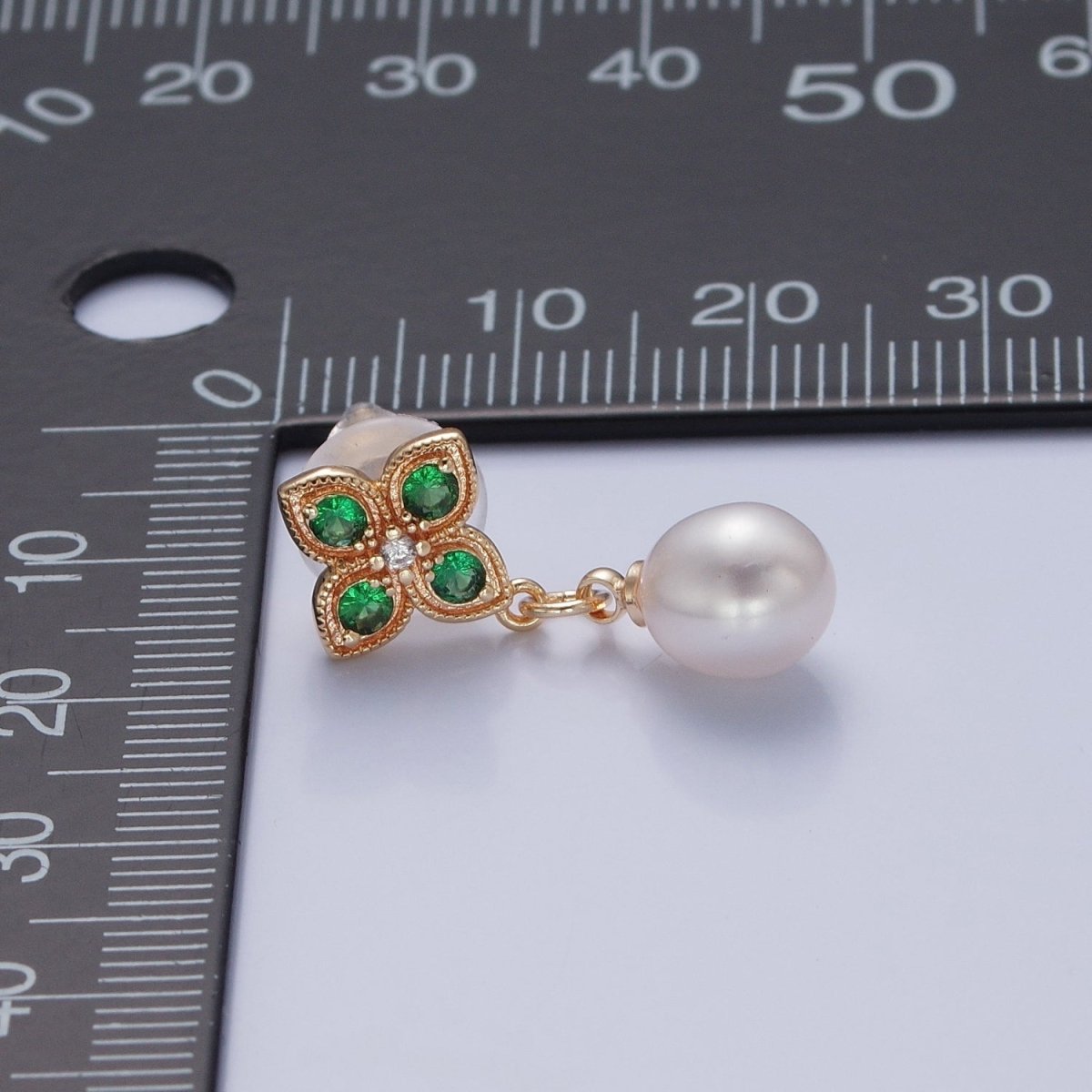 Minimalist Green Emerald CZ Drop Stud Earring With Pearl V-376 - DLUXCA