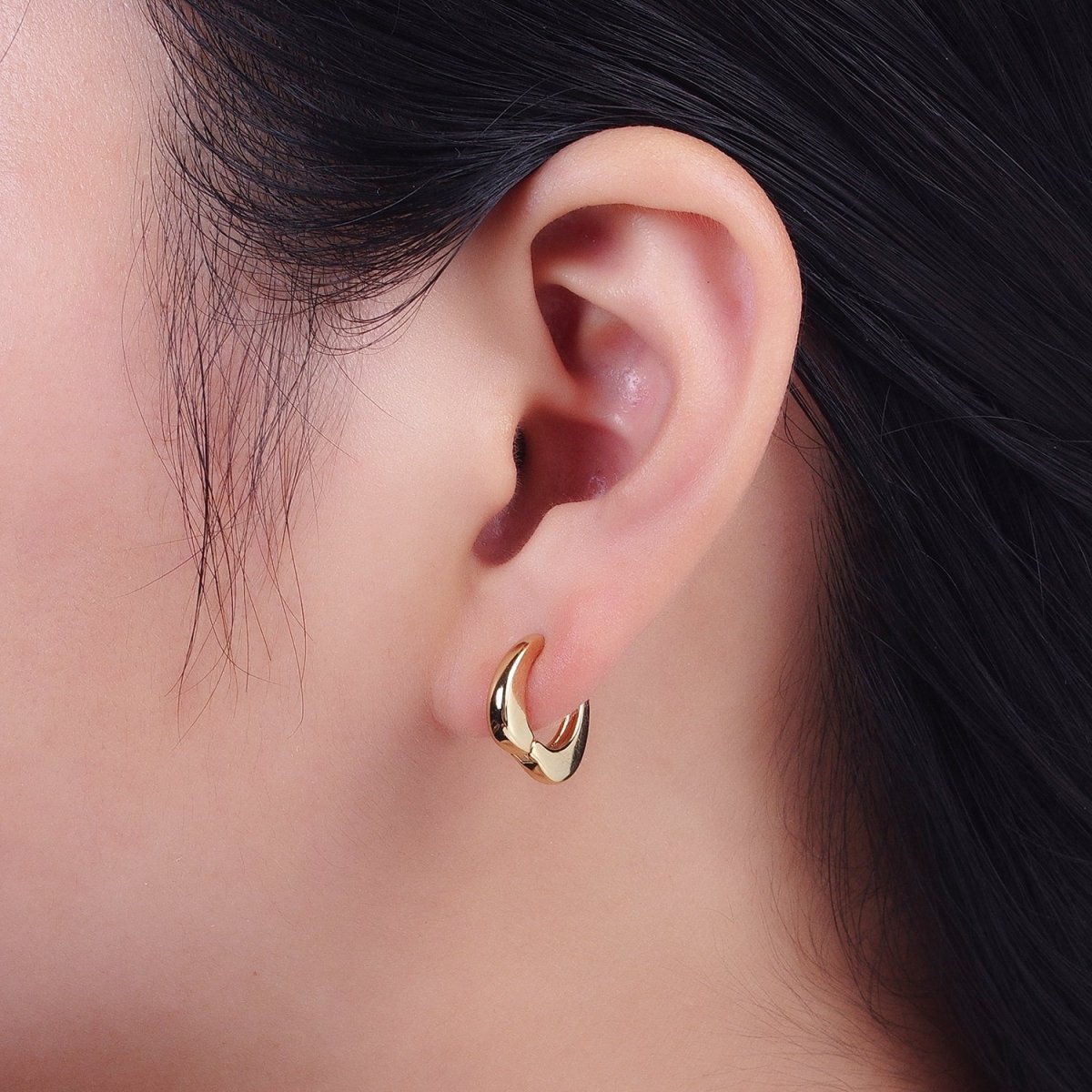 Minimalist Huggie Earring Gold Hoop Earring Modern Jewelry | Y-048 - DLUXCA