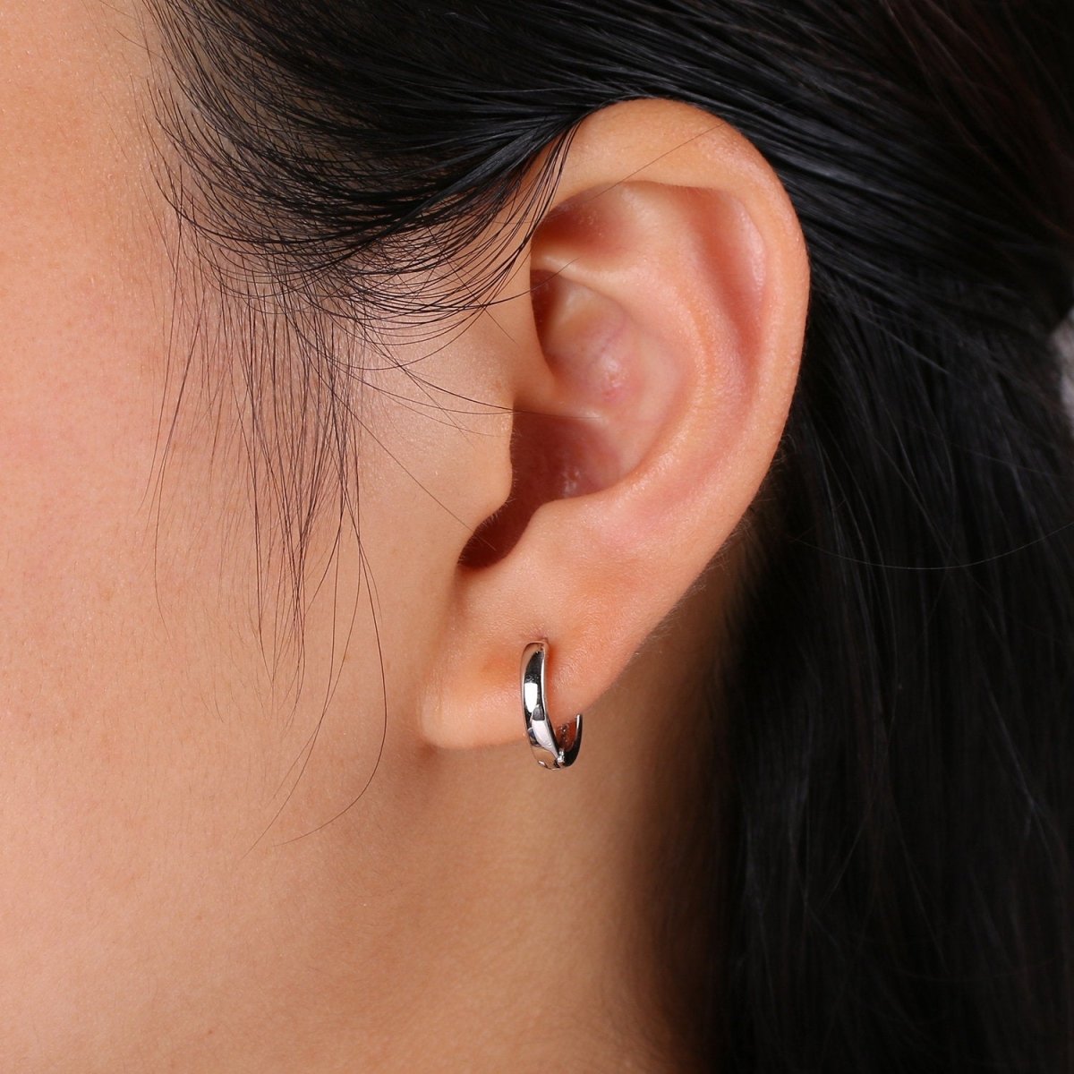 Minimalist huggie hoop earrings, tiny round huggie earrings,Minimal cartilage huggie hoop earrings 14K Gold Filled Earring Q-086