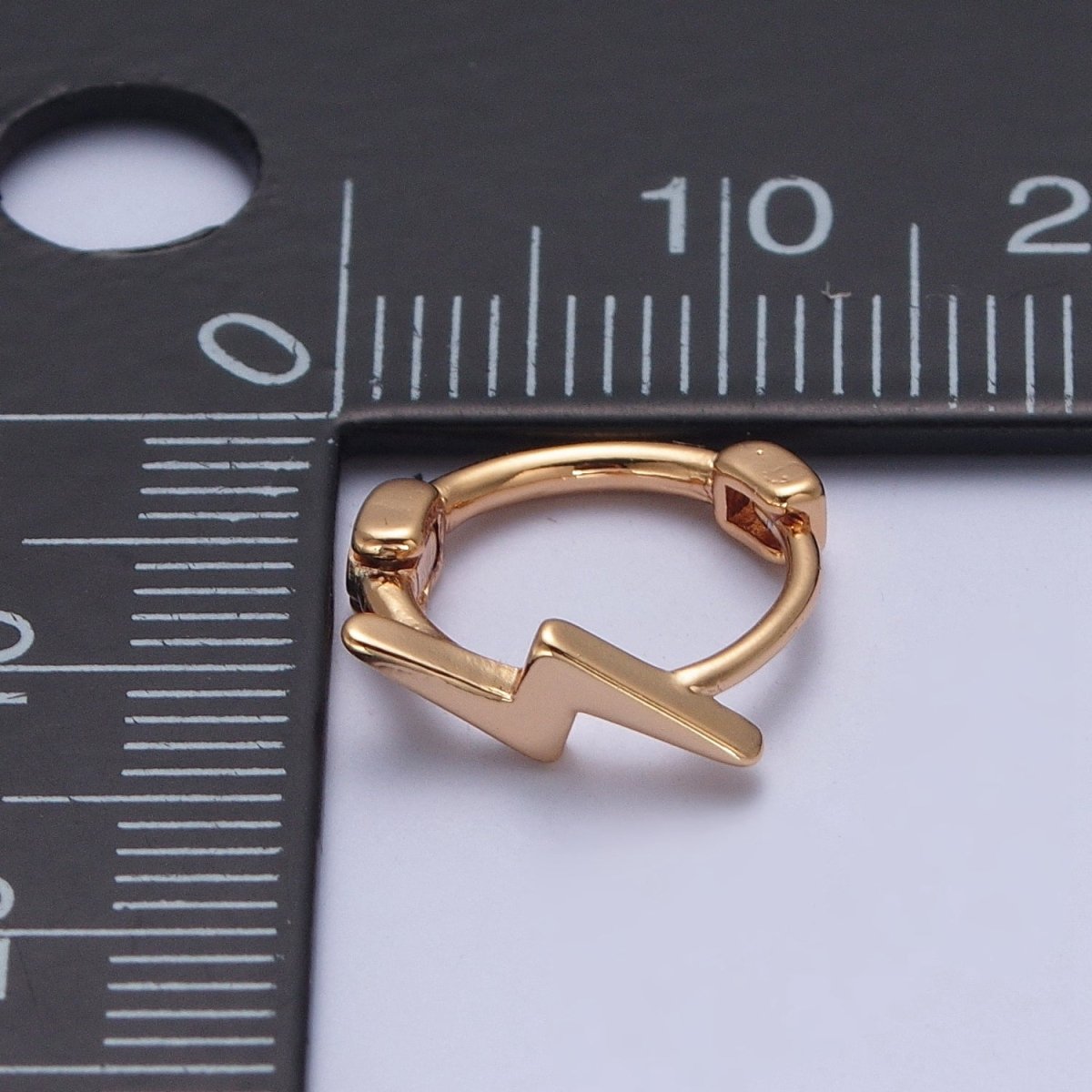 Minimalist Lightning Bolt Huggie Hoop Earrings P-410 - DLUXCA