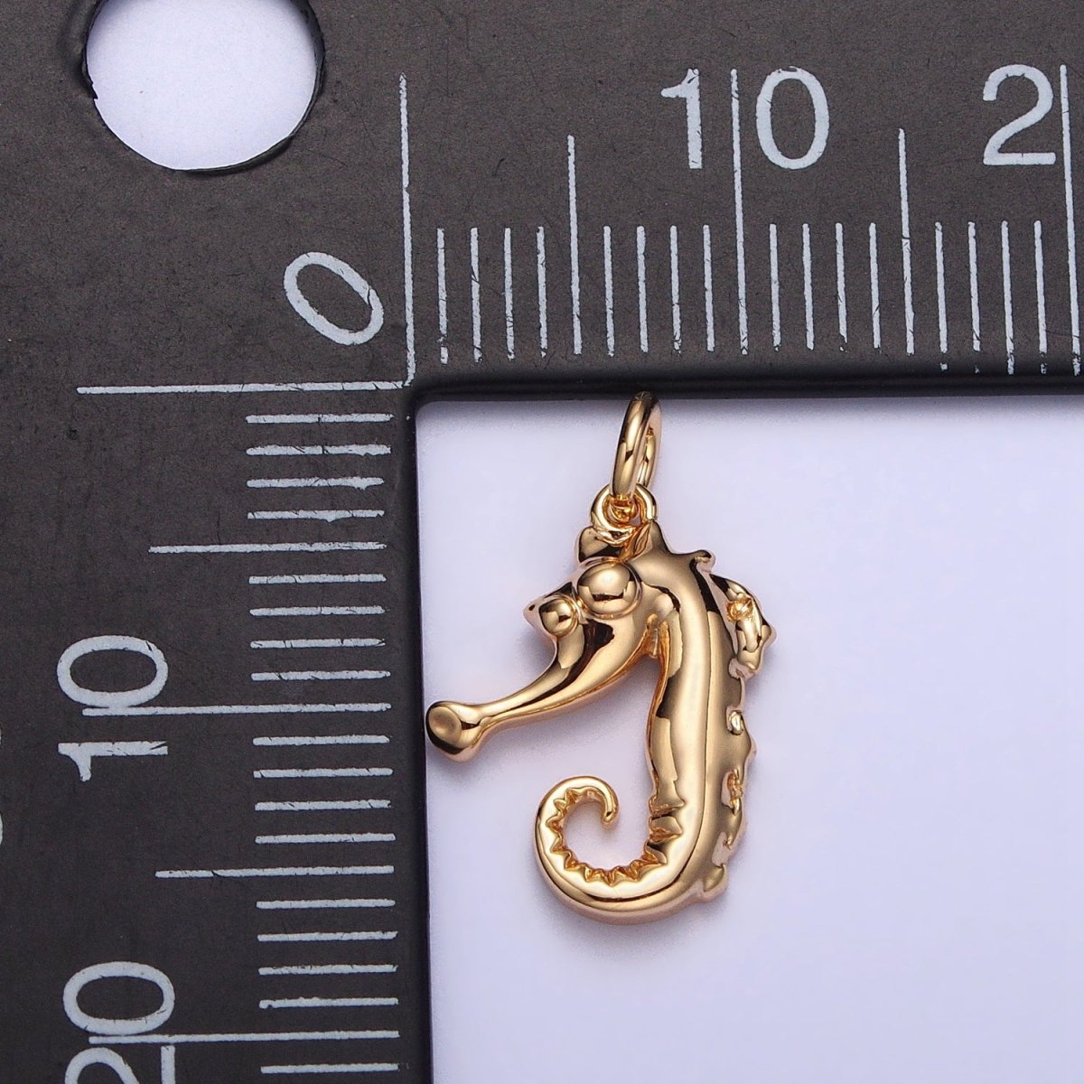 Minimalist Seahorse Ocean Wildlife Charm in Gold & Silver | AC187