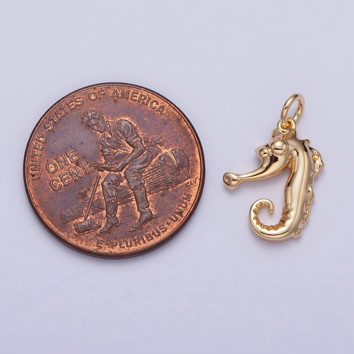 Minimalist Seahorse Ocean Wildlife Charm in Gold & Silver | AC187