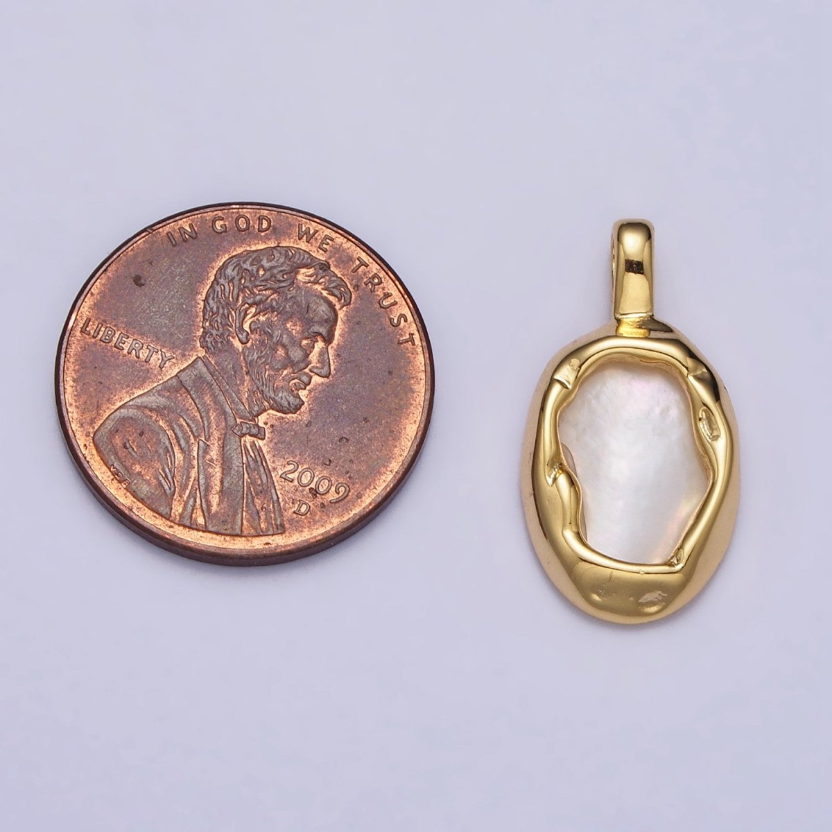 Oval Shell Pearl Hammered Framed Pendant in Gold & Silver | AA093 AA094