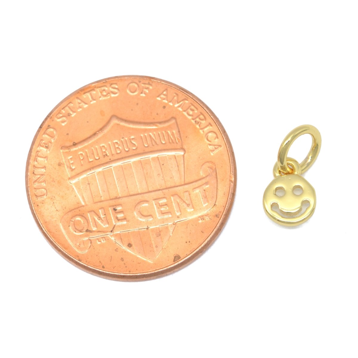Overstock Clearance Gold Filled Simple Smiley Face Round Charm M-390 - DLUXCA
