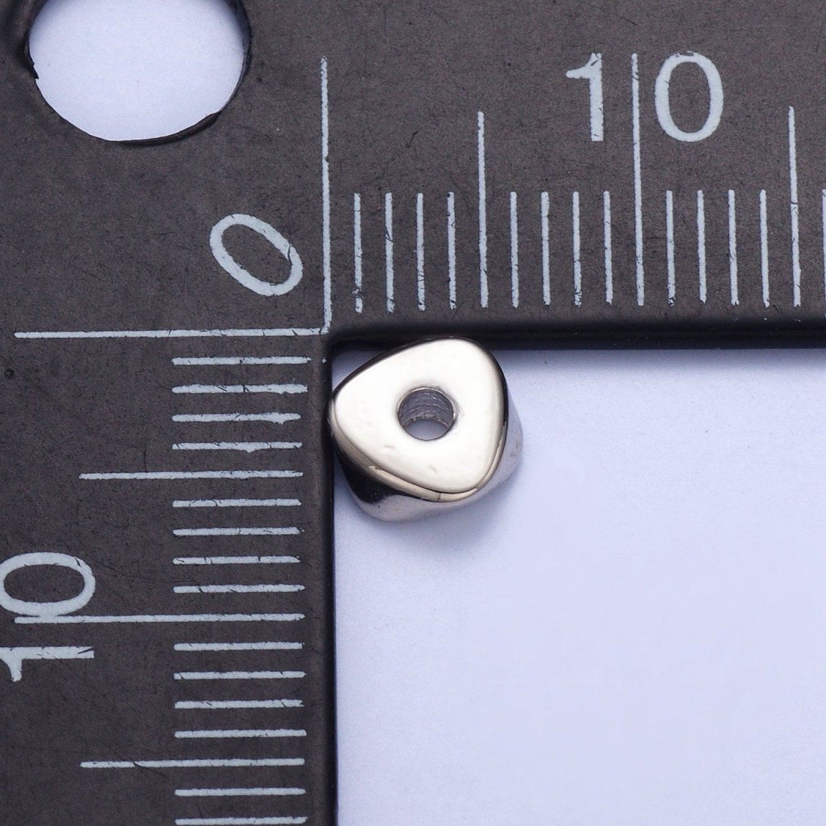 Pieces Pack 6.4mm Triangle Twist Geometric Spacer Beads Jewelry Component in Gold & Silver B-102 B-104