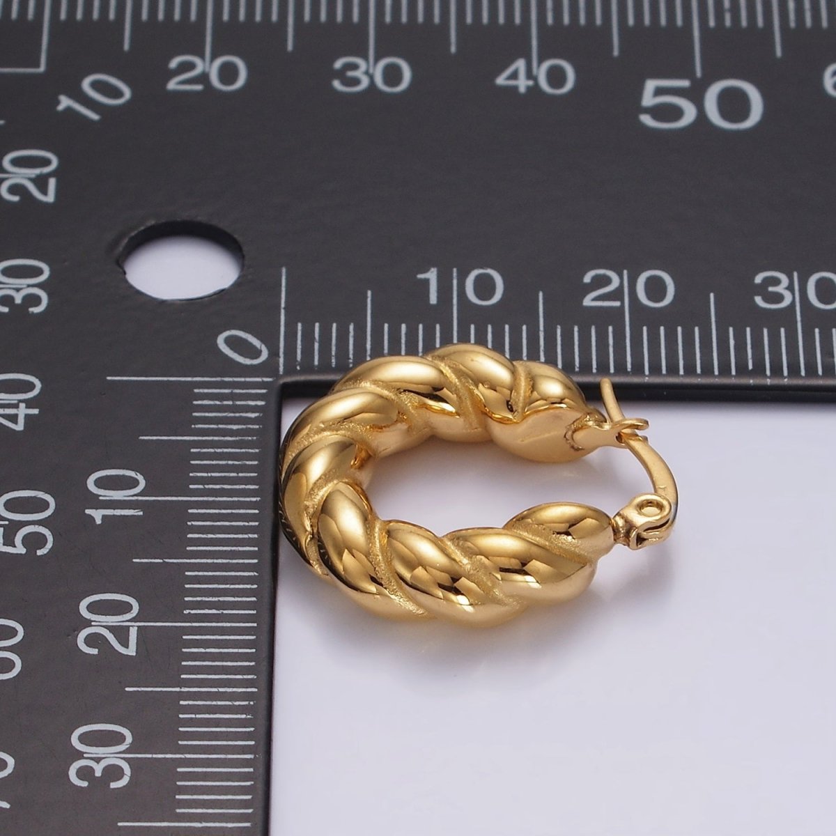 Stainless Steel 20mm Lined Croissant Latch Hoop Earrings | AE392 - DLUXCA