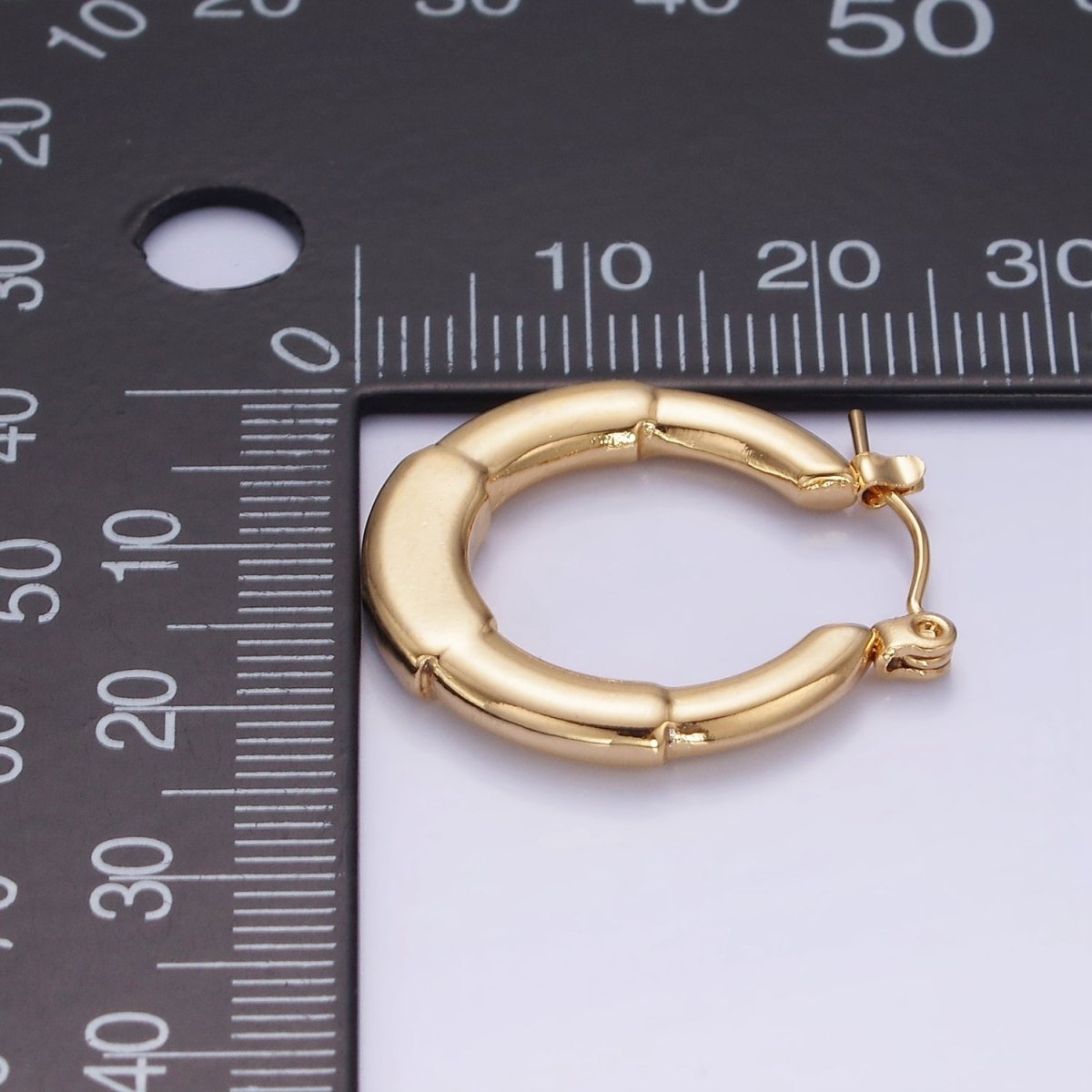 Stainless Steel 20mm Over-Edged Band Round Minimalist Latch Hoop Earrings | AE440 - DLUXCA