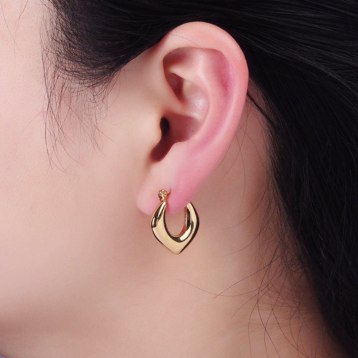 Stainless Steel 20mm U-Shaped Rhombus Minimalist Latch Hoop Earrings | AE435 - DLUXCA