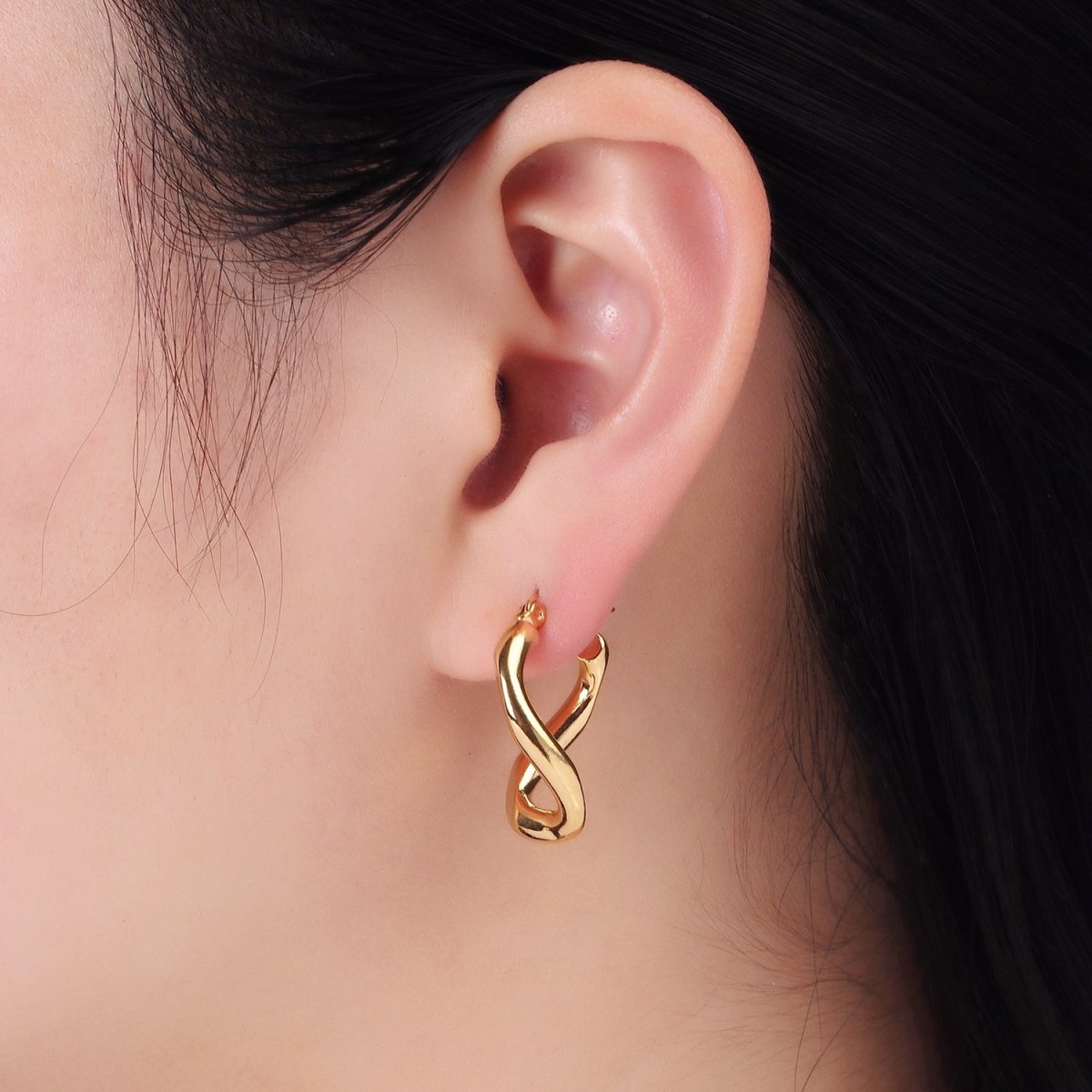 Stainless Steel 25mm Edged Twirl Latch Hoop Earrings in Gold & Silver | AB1366 AB1367