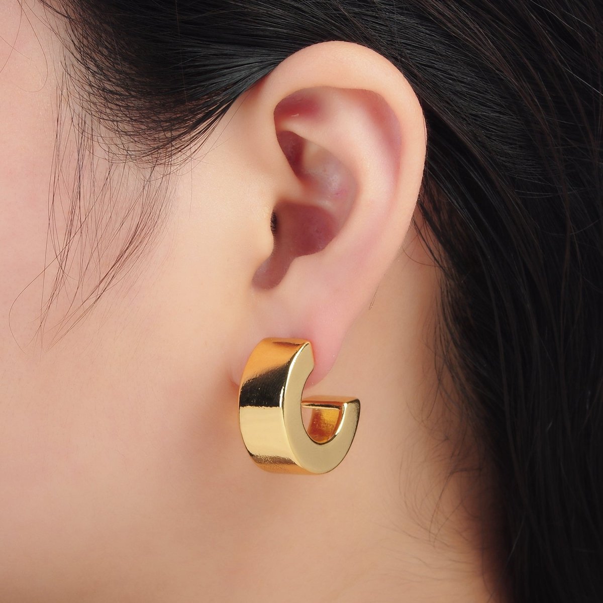 Stainless Steel 25mm Minimalist Wide C-Shaped Hoop Earrings in Gold & Silver | P536 P537