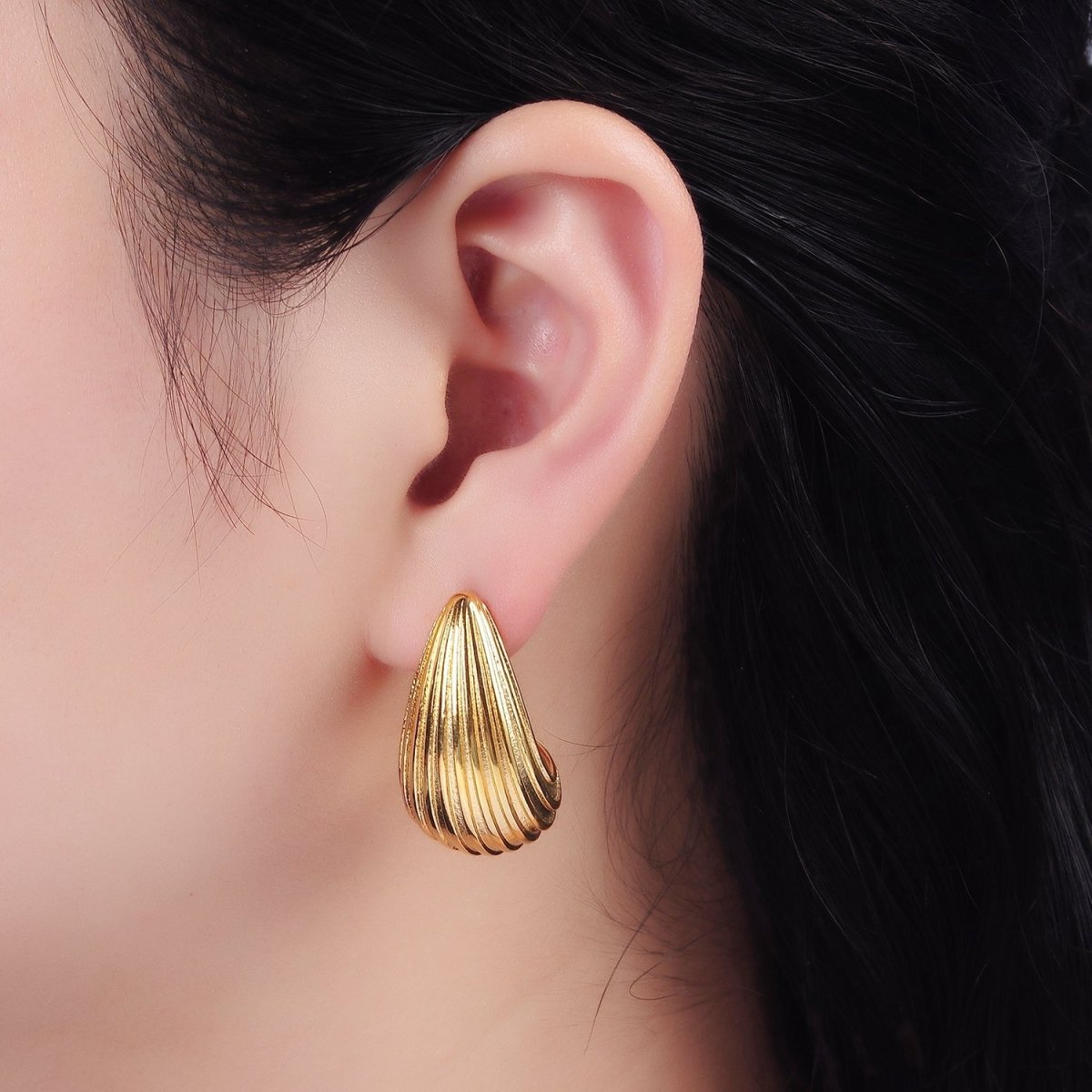 Stainless Steel 30mm Edged Line-Textured Dome Teardrop J-Shaped Hoop Earrings | AE415 - DLUXCA