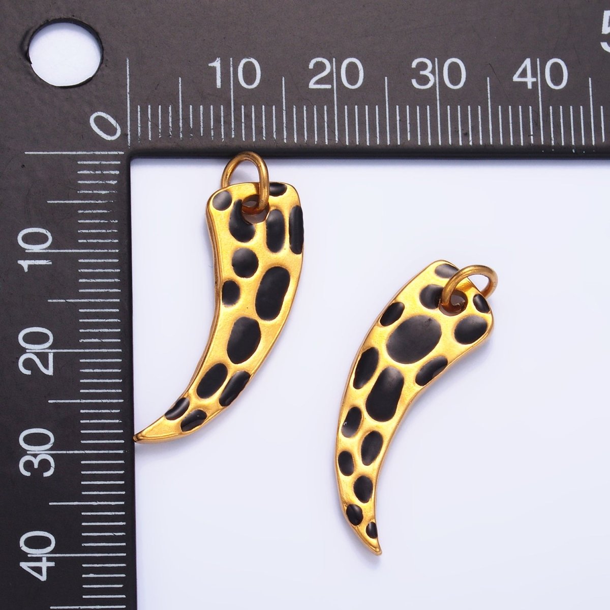 Stainless Steel Cheetah Dotted Talon Charm | P646 - DLUXCA
