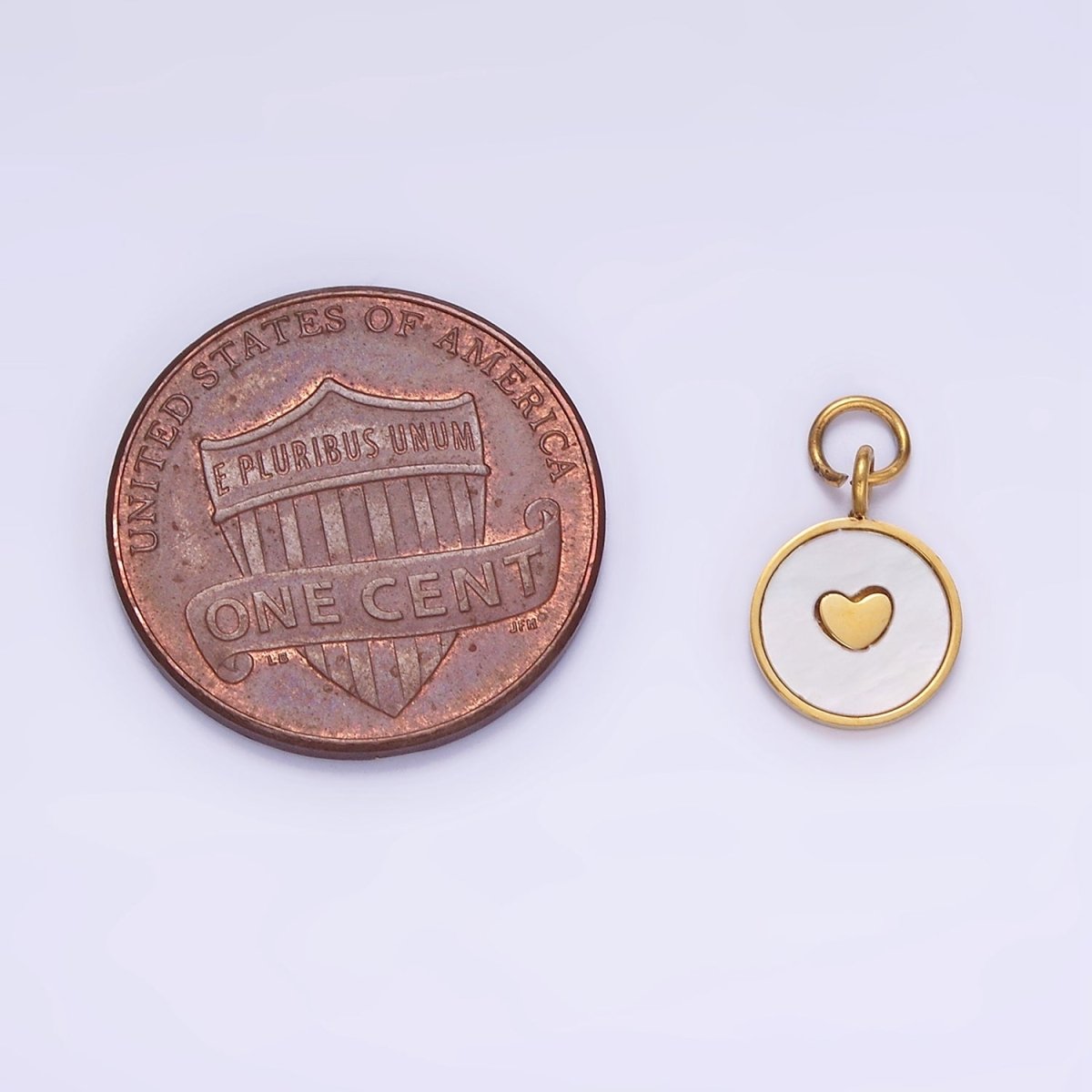Stainless Steel Heart Shell Pearl Bezel Round Charm | P972