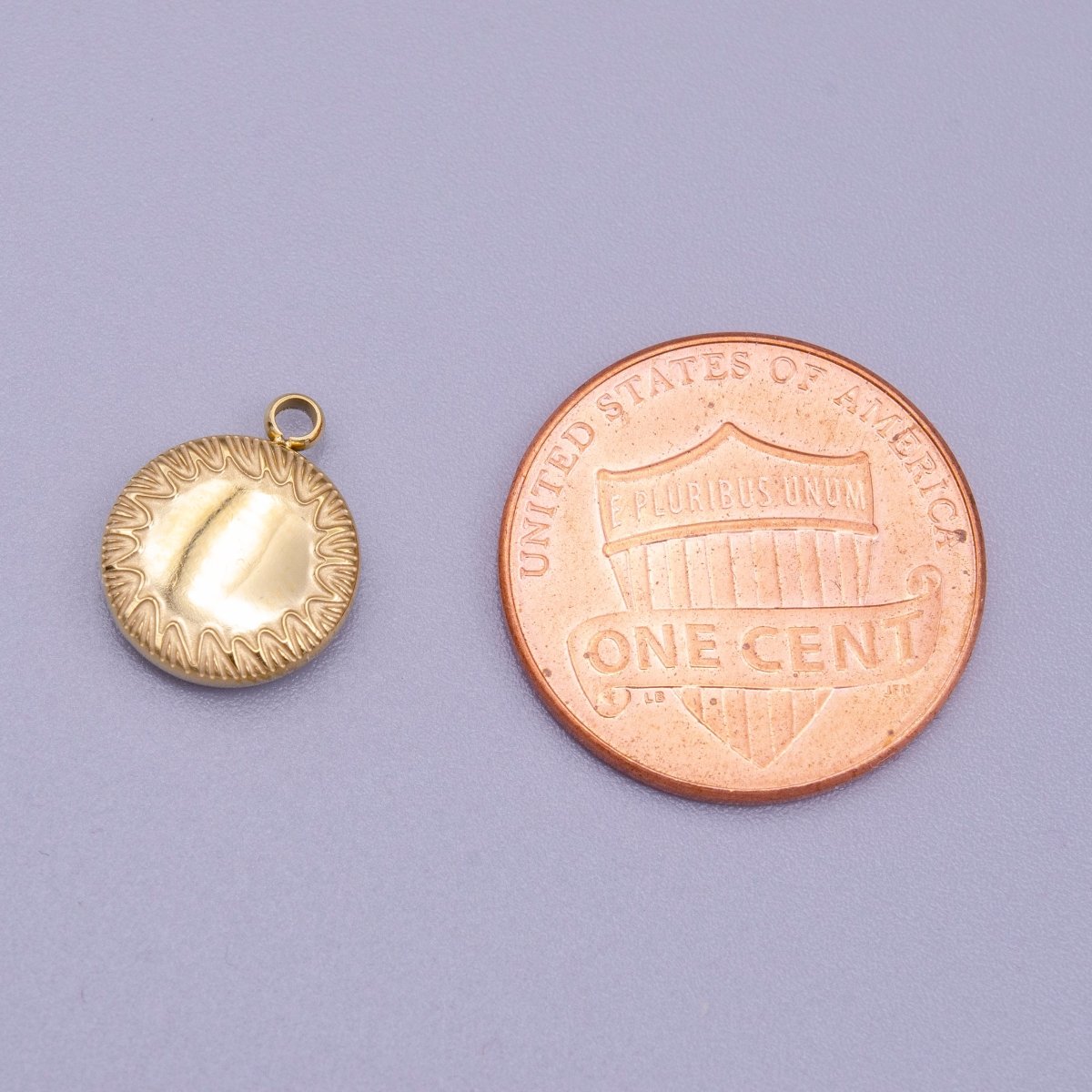 Stainless Steel Minimalist Round Line-Engraved Charm in Gold & Silver | P-911