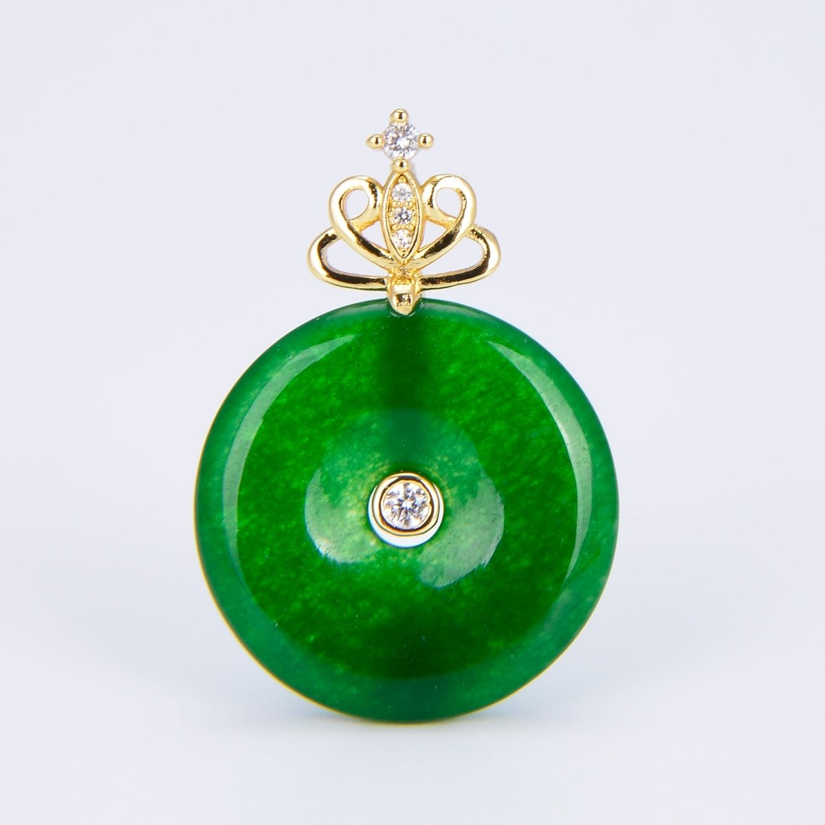 Stunning Chinese Green Donut Charm Green Jade Pendant Lucky Stone with Gold Crown Bail for Necklace Supply AH-310