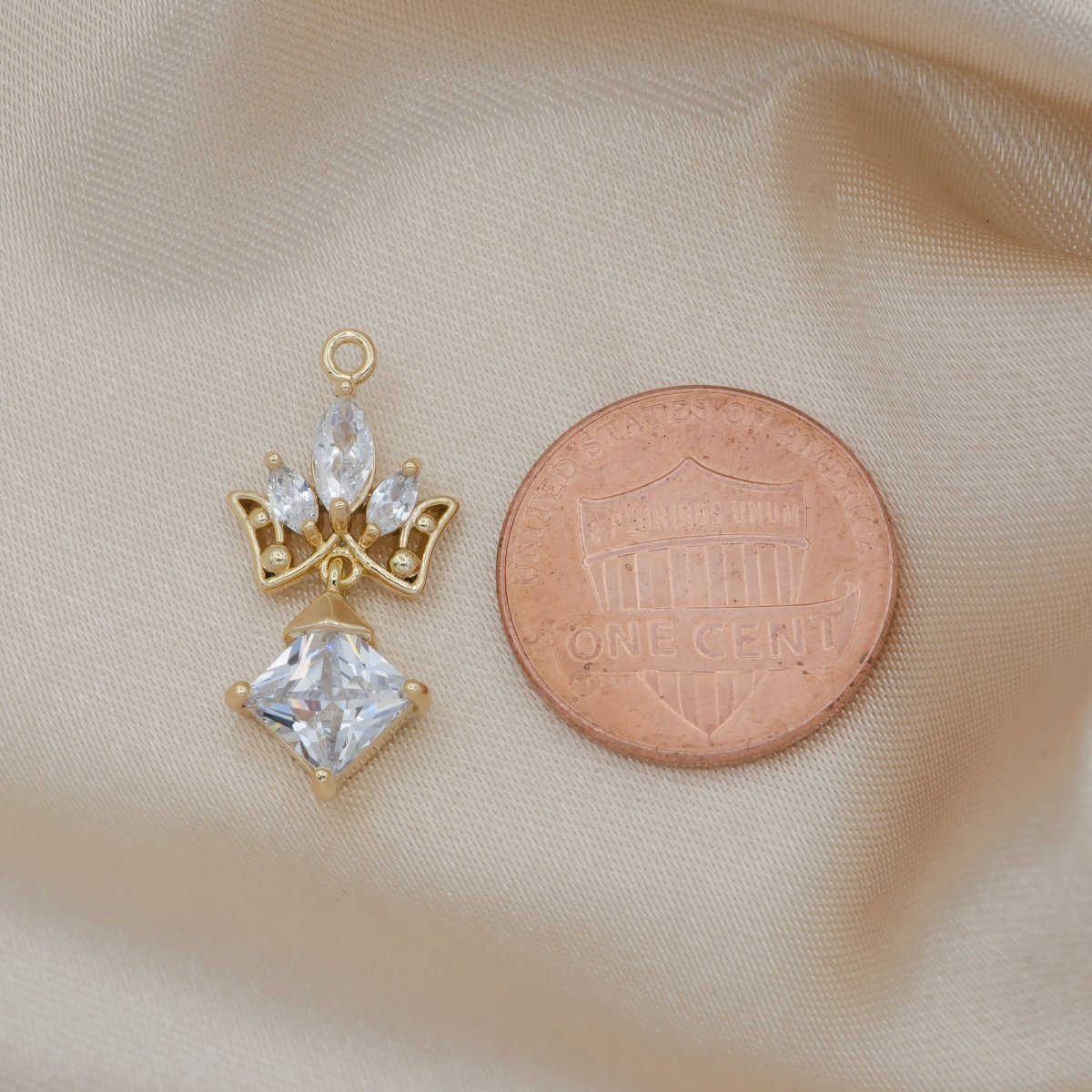 Tiny Diamond Crystal Crown Charm CZ Dainty Majesty Crown King Queen Prince Micro Pave Charm Pendant GP-510
