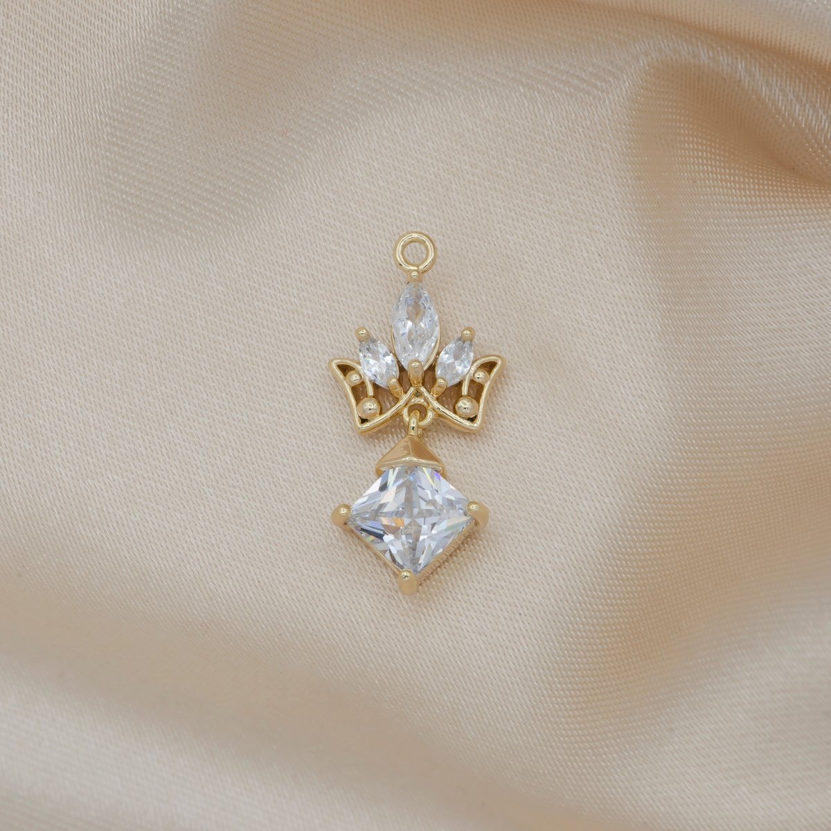 Tiny Diamond Crystal Crown Charm CZ Dainty Majesty Crown King Queen Prince Micro Pave Charm Pendant GP-510